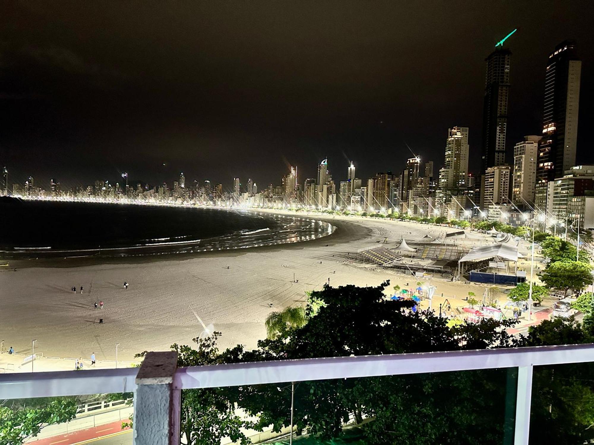 Roda Gigante, Garagem E Piscina * Balneario Camboriu